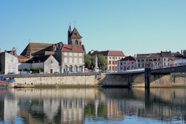 Photo Saint-Jean-de-Losne - Saint-Jean de Losne.La saône.