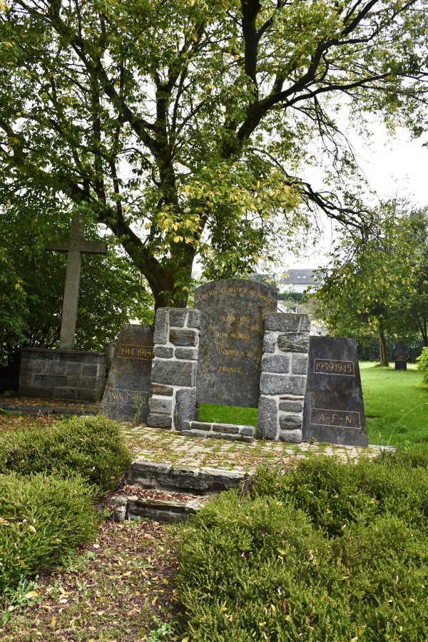 Photo La Chèze - le monument aux morts