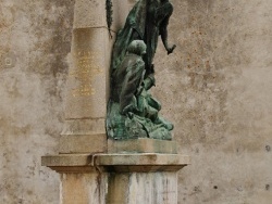 Photo paysage et monuments, Corseul - Monument-aux-Morts