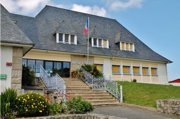 Photo Créhen - La Mairie