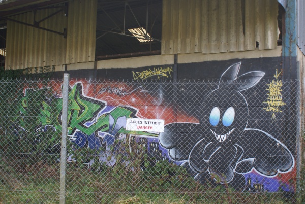 Photo Guingamp - Poser un lapin sur un mur...