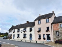 Photo paysage et monuments, Illifaut - la Mairie