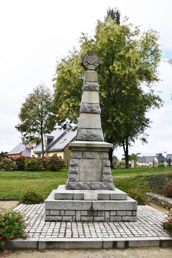 Photo Illifaut - le monument aux morts