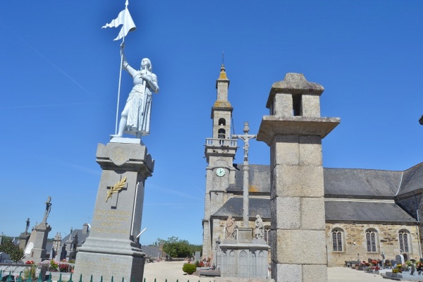 Photo Langoat - le monument aux morts