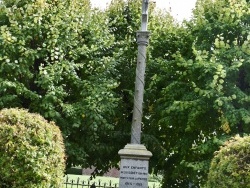 Photo paysage et monuments, Loscouët-sur-Meu - le monuemn taux morts