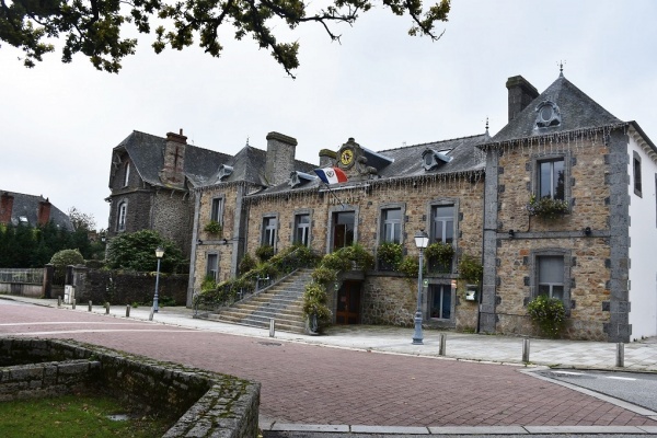 Photo Merdrignac - la mairie