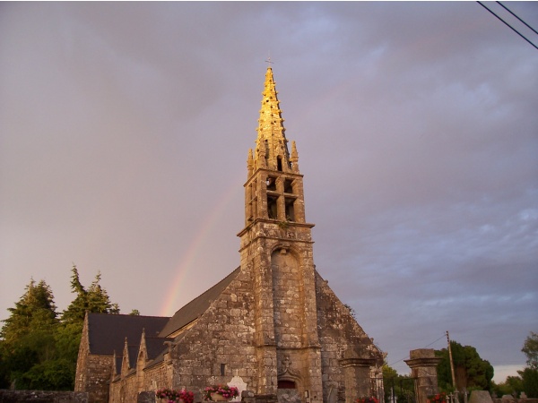 Photo Moustéru - Moustéru - Le clocher se couvre d'or comme le dôme du rocher