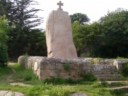Photo paysage et monuments, Pleumeur-Bodou - Menhir de Saint-Uzec