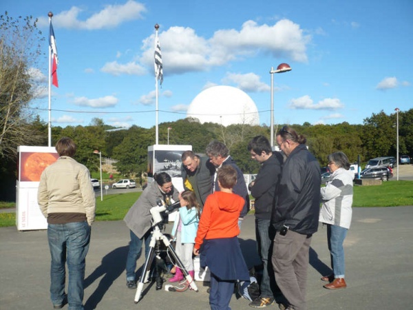 Photo Pleumeur-Bodou - Pleumeur-Bodou : animations et atelier astronomie au Planétarium (Parc du Radôme)