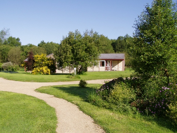 Photo Pleumeur-Bodou - Le village de gites Stereden : hébergement en chalets, sur la Côte de Granit Rose