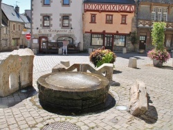 Photo paysage et monuments, La Roche-Derrien - la fontaine