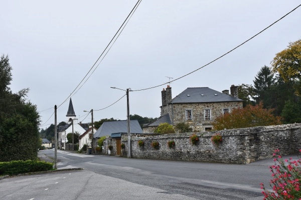 Photo Saint-Étienne-du-Gué-de-l'Isle - le village
