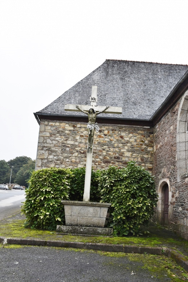 Photo Saint-Étienne-du-Gué-de-l'Isle - la croix