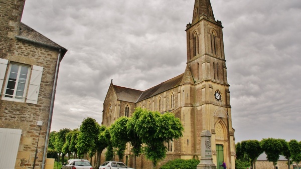 Photo Saint-Lormel - L'église