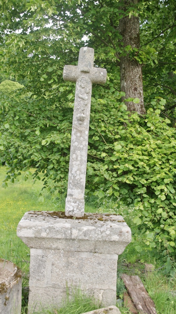 Photo Saint-Avit-de-Tardes - la croix