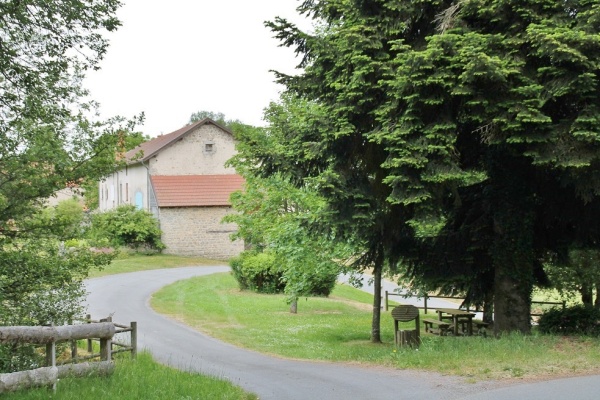 Photo Saint-Pardoux-d'Arnet - le village