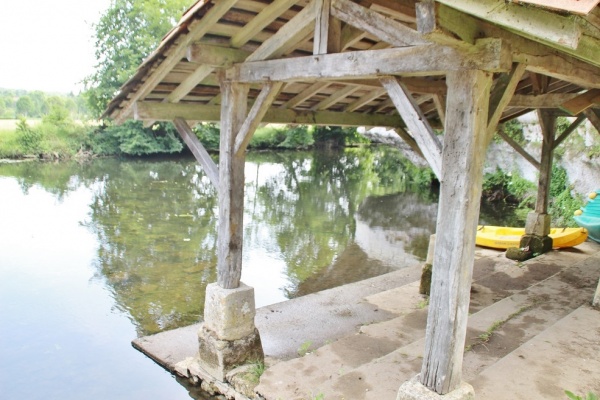 Photo Bourdeilles - le Lavoir