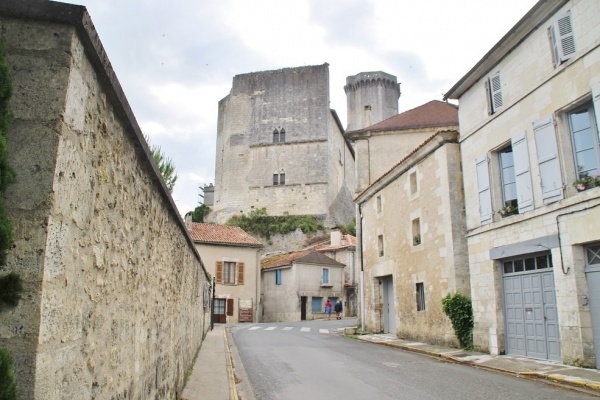 Photo Bourdeilles - Le Village