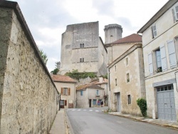 Photo paysage et monuments, Bourdeilles - Le Village