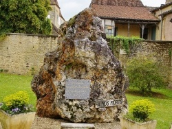 Photo paysage et monuments, Le Buisson-de-Cadouin - le monument aux morts