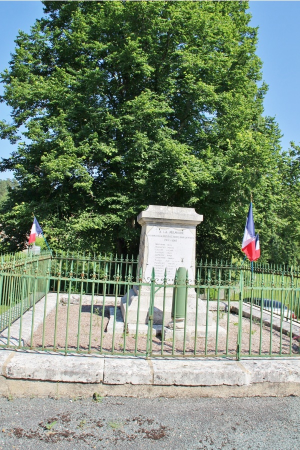 Photo Bussac - le monument aux morts