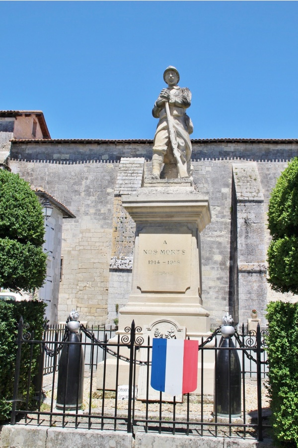 Photo Champagne-et-Fontaine - le monument aux morts