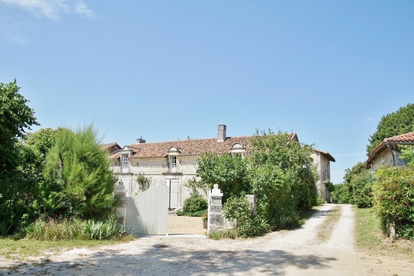 Photo Champeaux-et-la-Chapelle-Pommier - le village