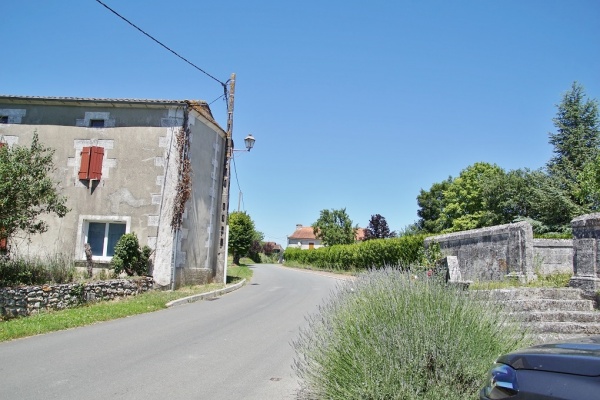 Photo La Chapelle-Montabourlet - le village