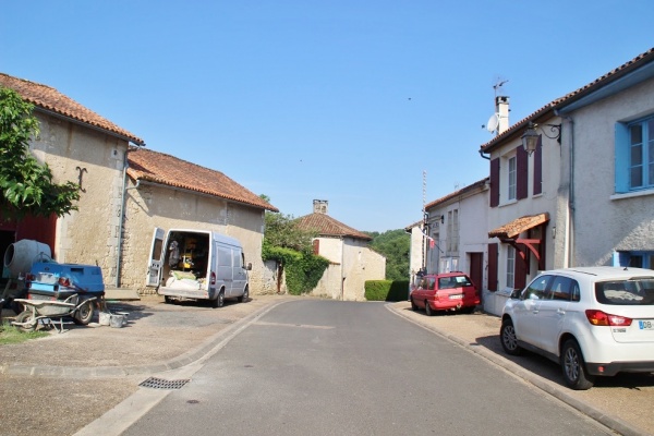 Photo La Chapelle-Montmoreau - le village