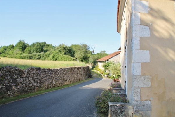 Photo La Chapelle-Montmoreau - le village