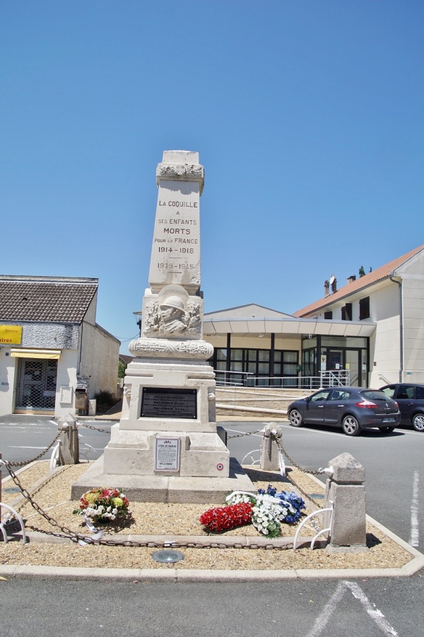 Photo La Coquille - le monument aux morts