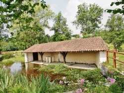 Photo paysage et monuments, Creyssac - Le Lavoir