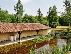 Photo paysage et monuments, Creyssac - Le Lavoir