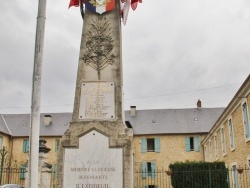 Photo paysage et monuments, Excideuil - le monument aux morts