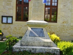 Photo paysage et monuments, Fanlac - le monument aux morts