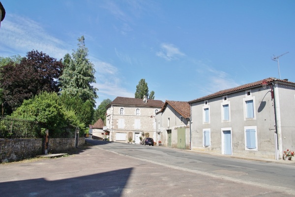 Photo Javerlhac-et-la-Chapelle-Saint-Robert - le village