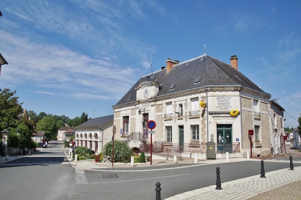 Photo Javerlhac-et-la-Chapelle-Saint-Robert - la Mairie