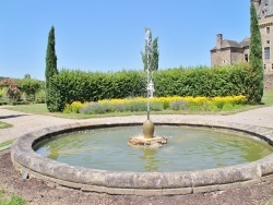 Photo paysage et monuments, Jumilhac-le-Grand - la fontaine