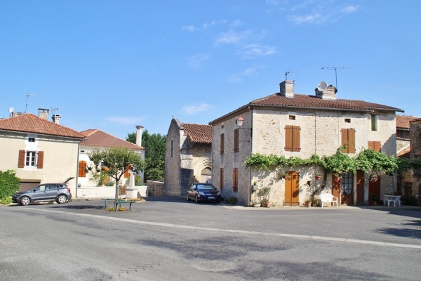 Photo Lussas-et-Nontronneau - le village