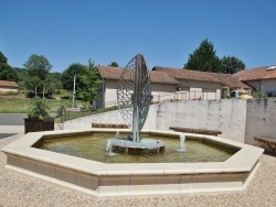 Photo paysage et monuments, Milhac-de-Nontron - la fontaine