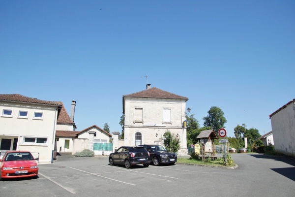 Photo Négrondes - Le Village