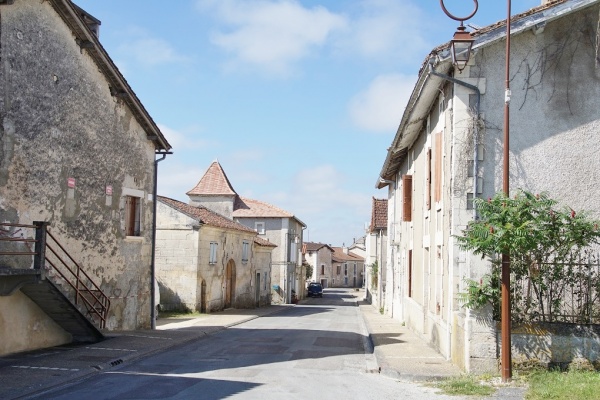 Photo Paussac-et-Saint-Vivien - Le Village