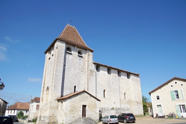 Photo Paussac-et-Saint-Vivien - église  ste Maurille