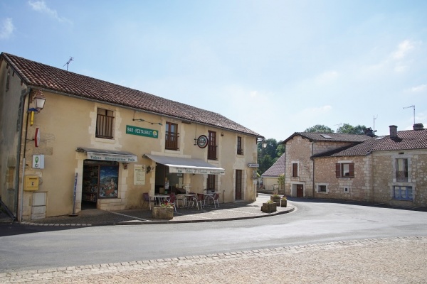 Photo Paussac-et-Saint-Vivien - Le Village