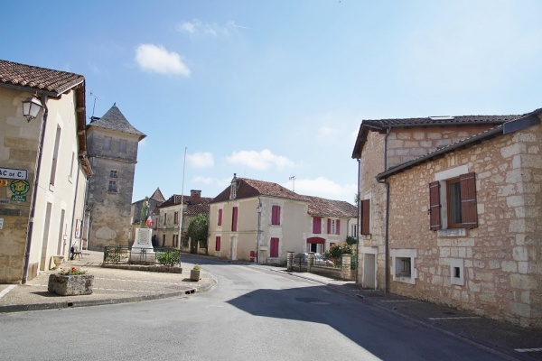 Photo Paussac-et-Saint-Vivien - Le Village