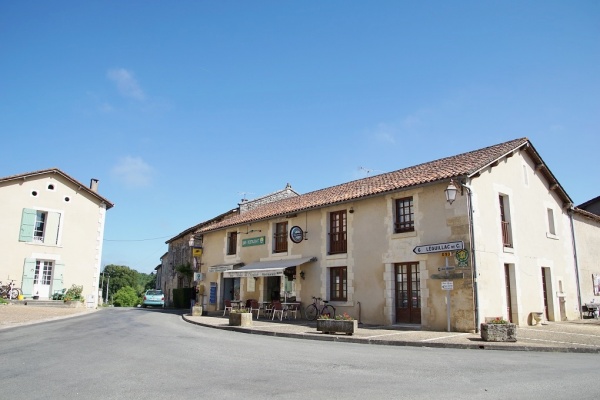 Photo Paussac-et-Saint-Vivien - Le Village