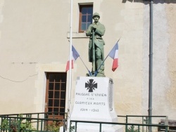 Photo paysage et monuments, Paussac-et-Saint-Vivien - le Monuments Aux Morts