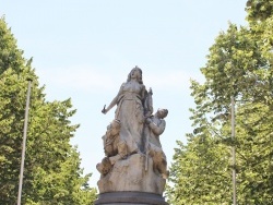 Photo paysage et monuments, Périgueux - le Monuments Aux Morts