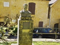 Photo paysage et monuments, Saint-Avit-Sénieur - la statue