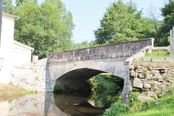 Photo Saint-Front-la-Rivière - le pont